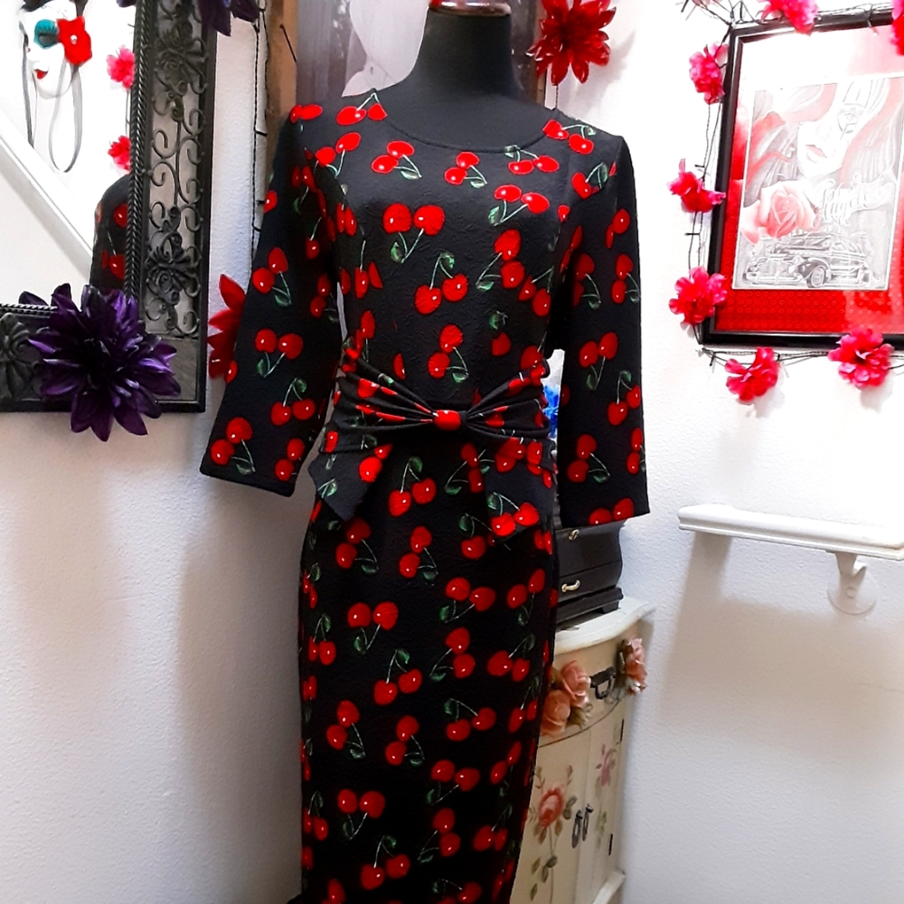 Pin-Up Vfemage Dress